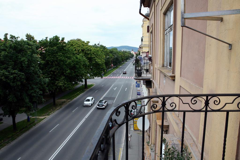 Apartman Moyzesova Kosice Luaran gambar